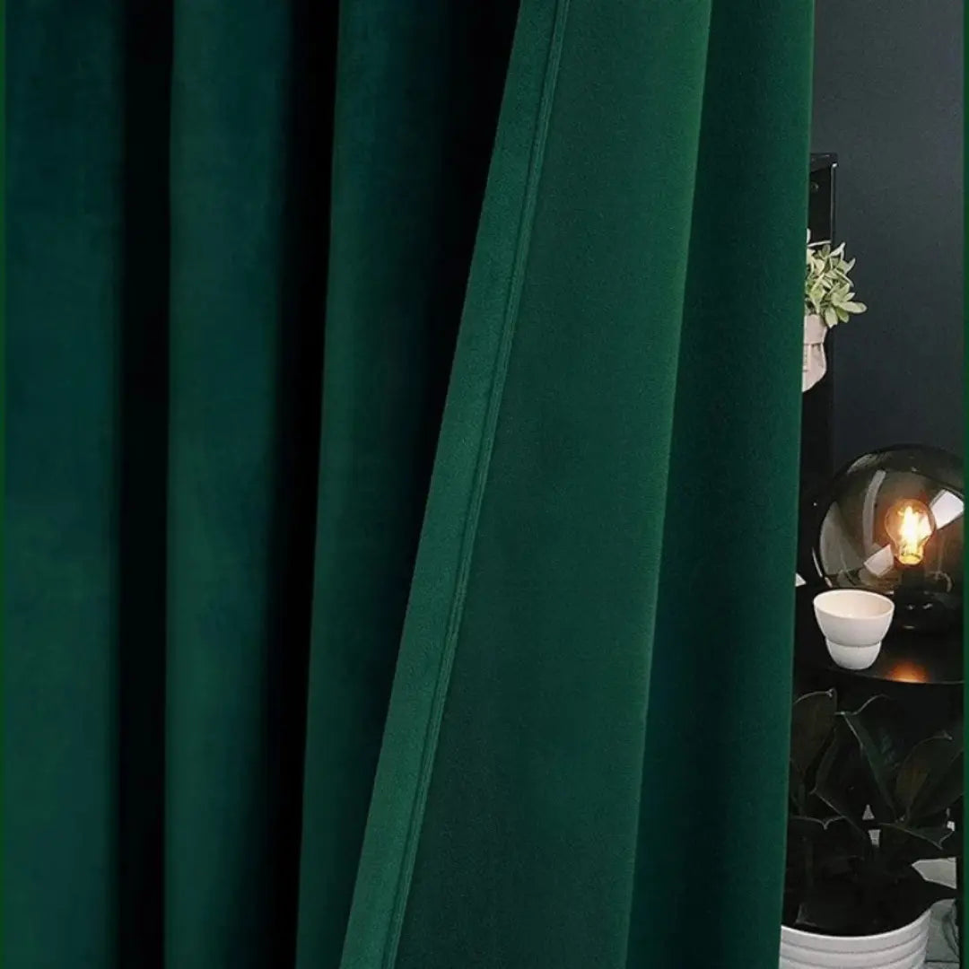 Painel Étoile Royale verde em close, mostrando contraste entre a face escura e a dobra iluminada